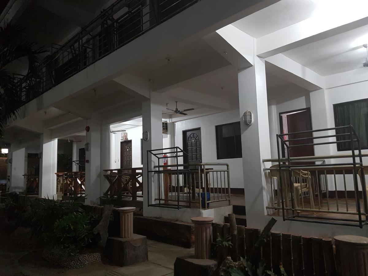 Hk Beach Resort And Restaurant Moalboal Bagian luar foto